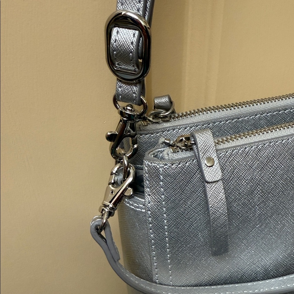 Lo and Sons silver pearl crossbody/convertible bag - Picture 3 of 4
